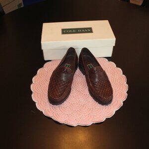Womens Cole Hann Leather Loafers Slip on size 5 1/2 New